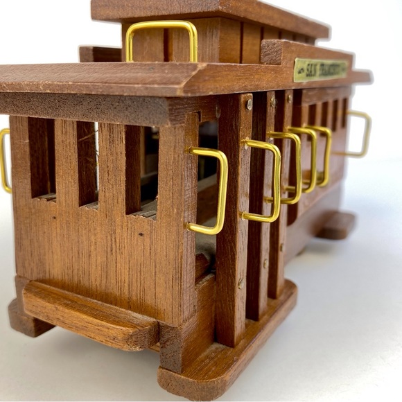 San Francisco trolley car music box, vintage wooden cable car ornament - Picture 5 of 10